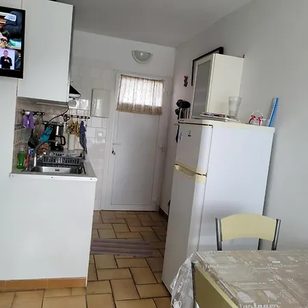 شقة Emilie بالاروك ليه بان