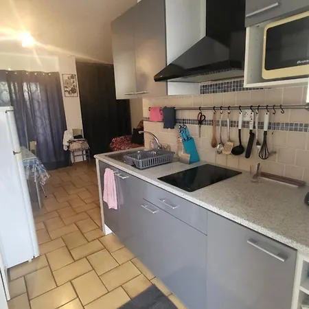 Emilie بالاروك ليه بان