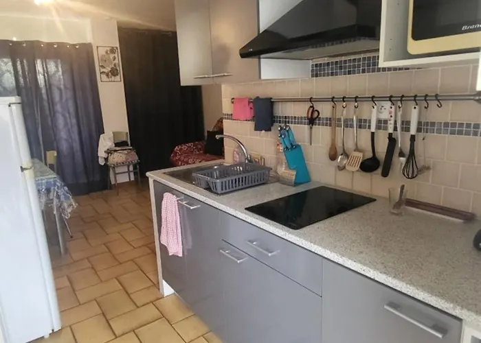 Emilie بالاروك ليه بان